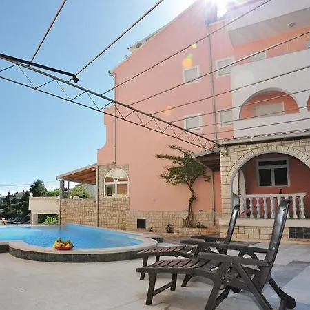Holiday home Sirena In Okrug Gornji *