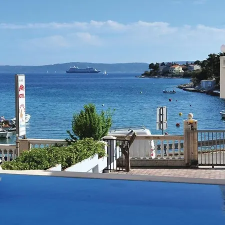Holiday home Sirena In Okrug Gornji Trogir