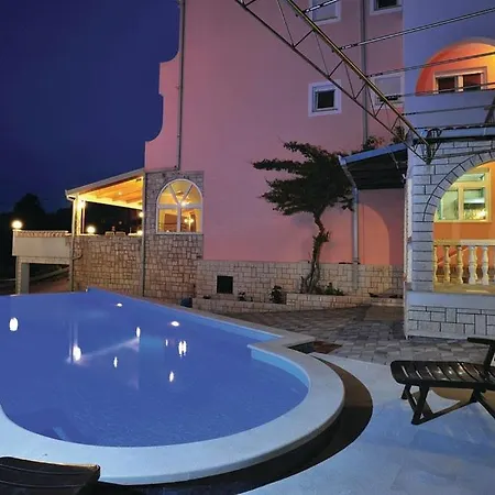 Holiday home Sirena In Okrug Gornji
