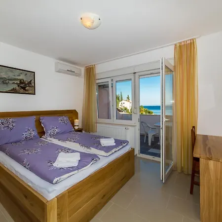 Holiday home Sirena In Okrug Gornji *