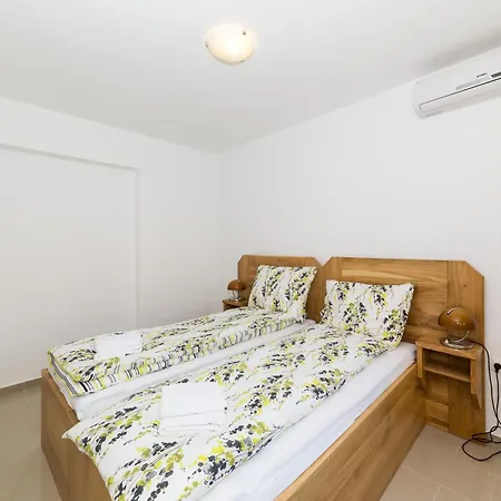 Holiday home Sirena In Okrug Gornji *