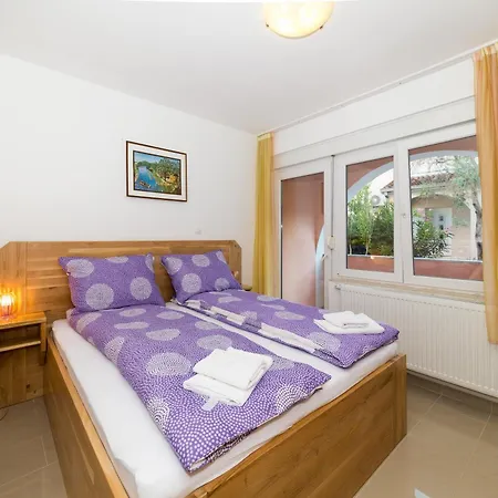 Holiday home Sirena In Okrug Gornji