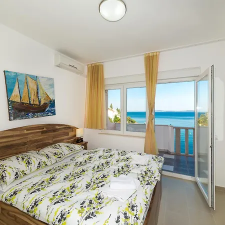 Holiday home Sirena In Okrug Gornji *