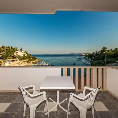 Holiday home Sirena In Okrug Gornji