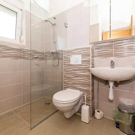 Holiday home Sirena In Okrug Gornji *